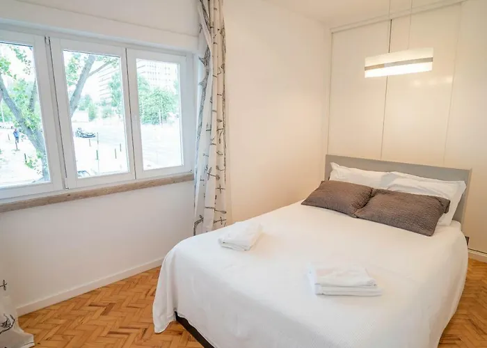 Casual @ 5 De Outubro 公寓